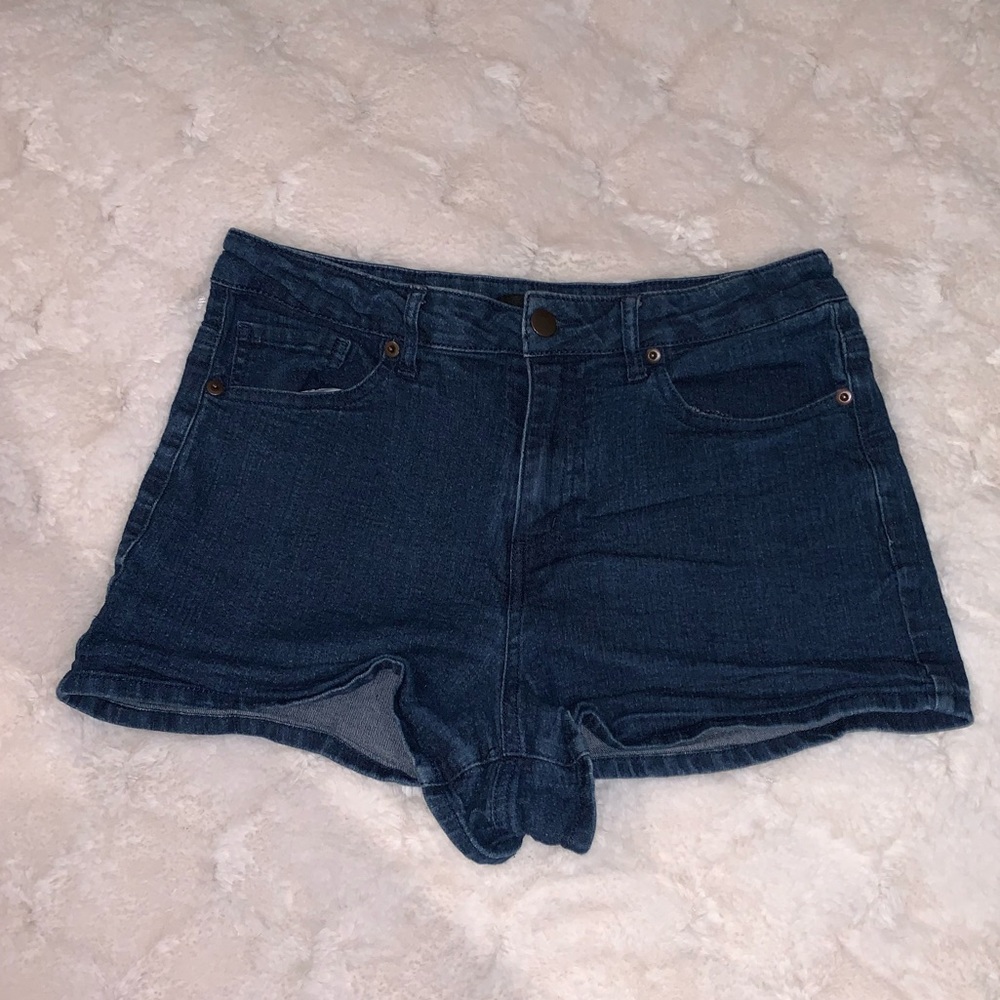 F21 dark wash high rise denim shorts
